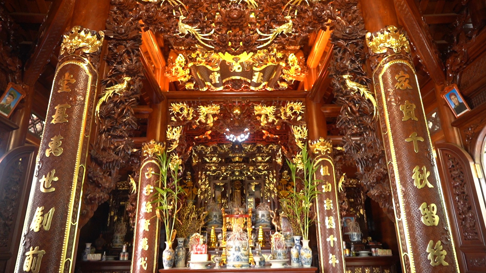 Cuon-thu-nha-go